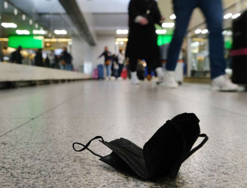 Le gouvernement américain veut rétablir le port du masque obligatoire dans les transports