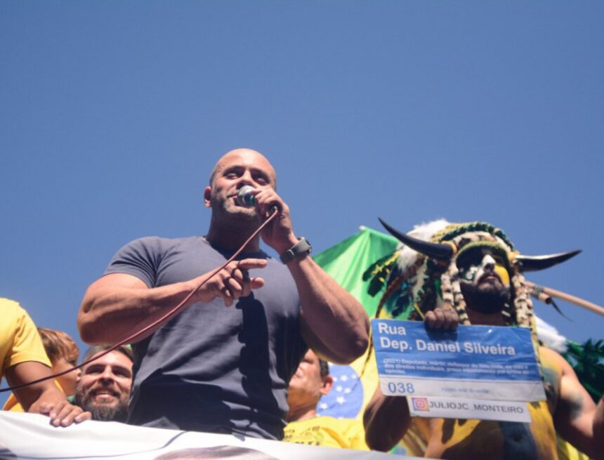 Defesa pede ao STF arquivamento de ação penal contra Daniel Silveira