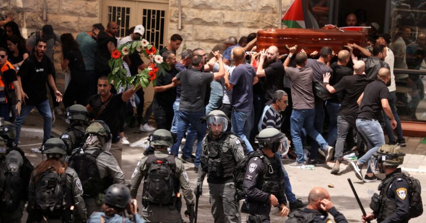 Israeli police beat mourners at funeral of slain Palestinian journalist