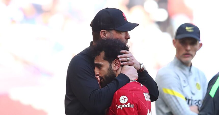 Mohamed Salah forced off after 32 minutes in FA Cup final sparking serious injury concern