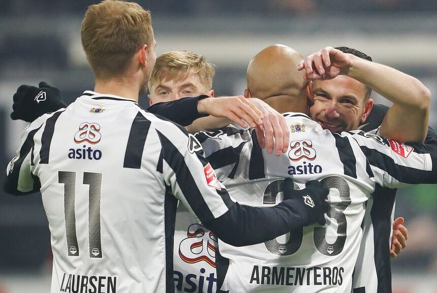 Acht goals voor koploper Heracles, Advocaat pakt puntje met ADO