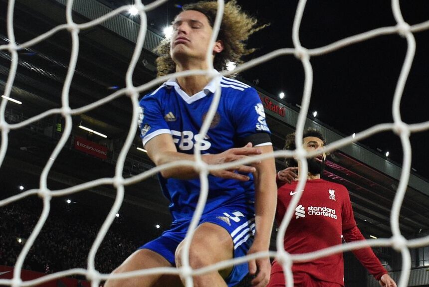 Gakpo ziet Liverpool nipt winnen, dankzij Leicester-schlemiel Faes