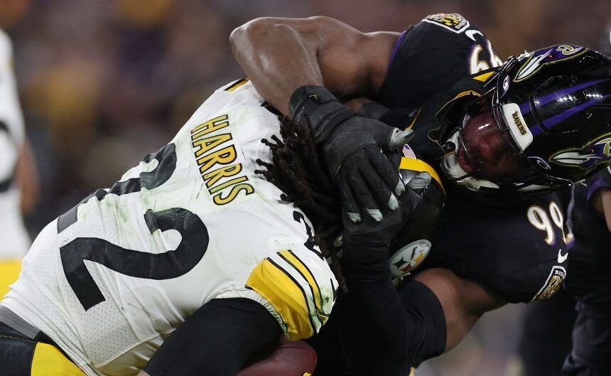 Sunday Night Football: Steelers keep playoff hopes alive with late touchdown, 16-13 win