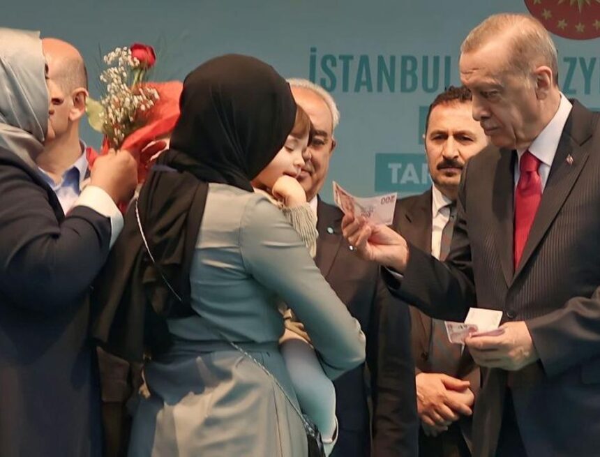 Turkse president Erdogan legt campagne tijdelijk stil vanwege gezondheid Turkse president Erdogan legt campagne tijdelijk stil vanwege gezondheid
