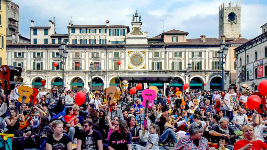 Brescia: 1000 Chitarre in Piazza