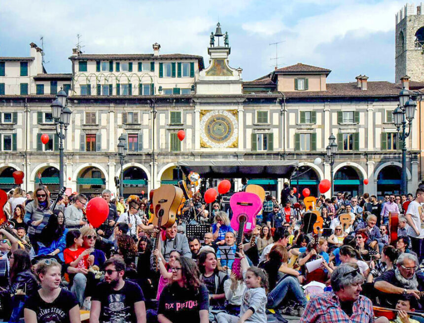 Brescia: 1000 Chitarre in Piazza