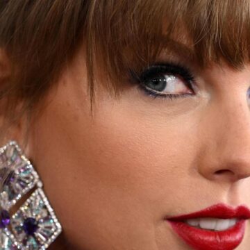 È arrivato il nuovo album di Taylor Swift e, sorpresa, è doppio: “Avevo troppa ‘poesia tormentata’”