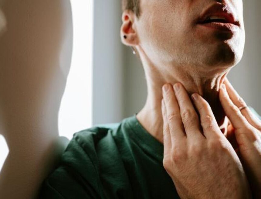 O que é o ‘mewing’, exercício da moda nas redes sociais usado para tirar selfies (e os riscos que isso pode ter)