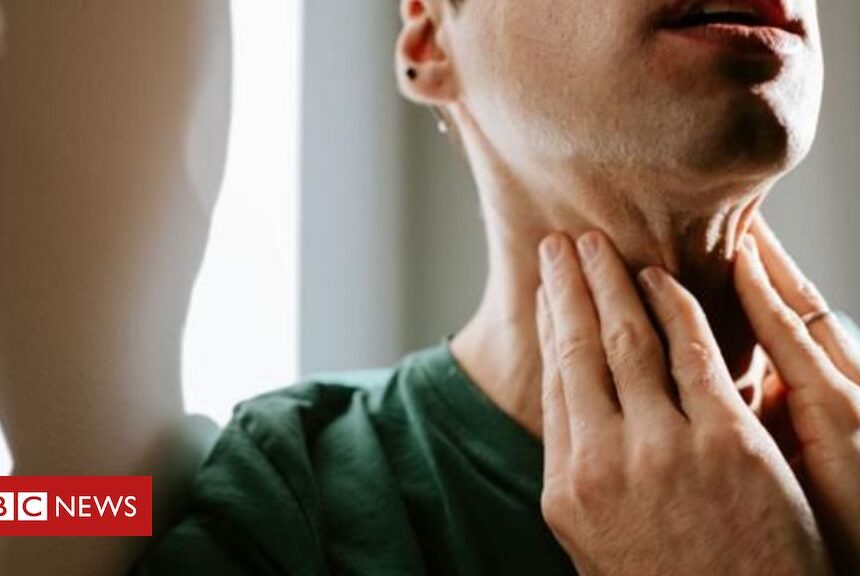 ‘Mewing’: o que é o exercício da moda nas redes sociais usado para tirar selfies (e os riscos que isso pode ter)