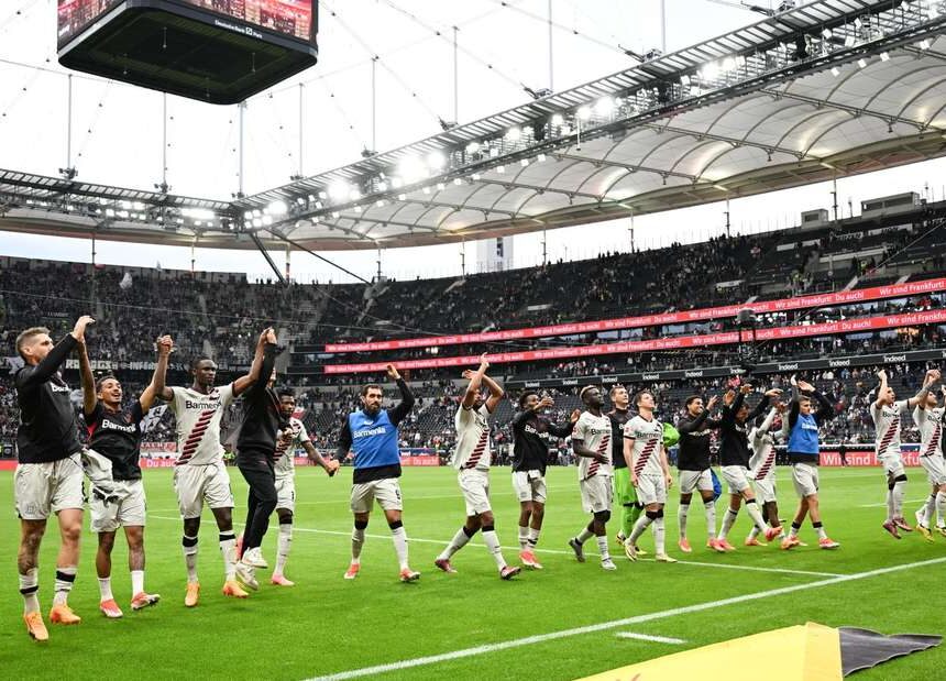 Leverkusen bleibt unbesiegbar: 5:1 in Frankfurt