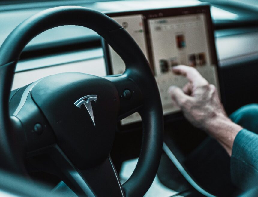 3 mois avant sa possible présentation, Tesla dévoile déjà des images de son “robotaxi” ?