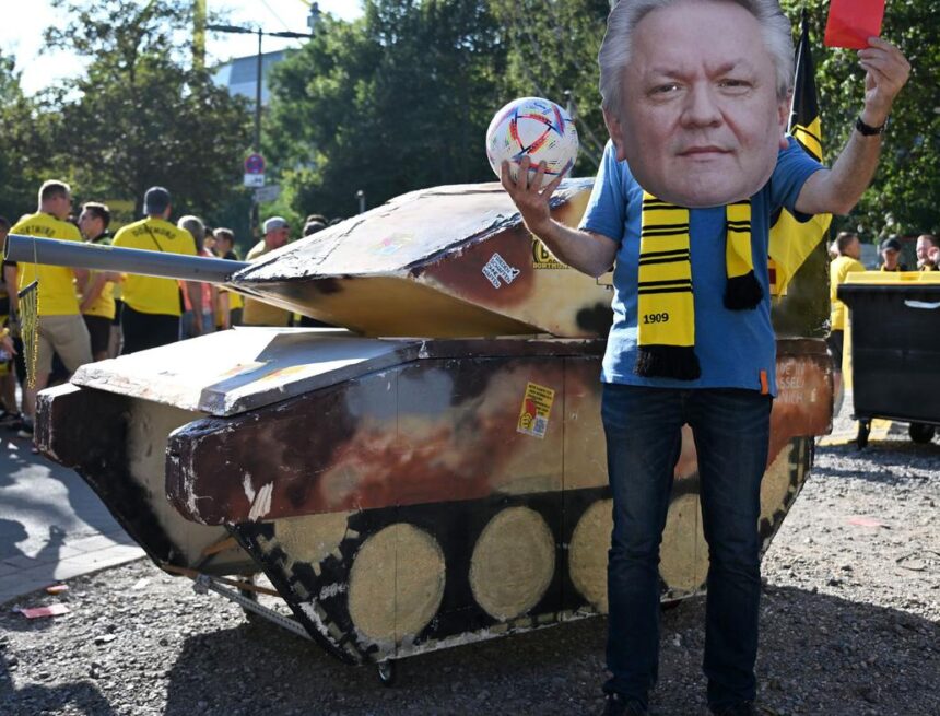 Fanproteste in Dortmund: BVB-Fans prangern Rheinmetall-Deal an