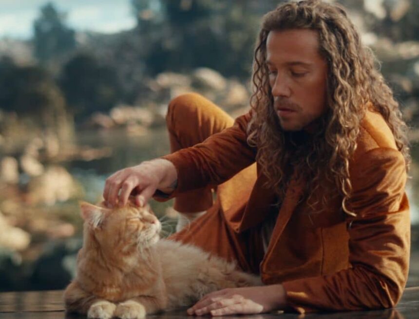 Julien Doré révèle une belle surprise à ses fans : “Envoyez Imposteur au 92 003”