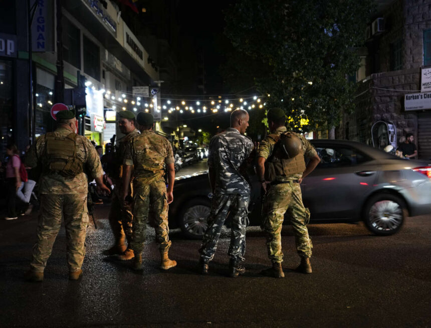 Explosion des bipeurs du Hezbollah : la piste d’une insertion d’explosifs largement privilégiée
