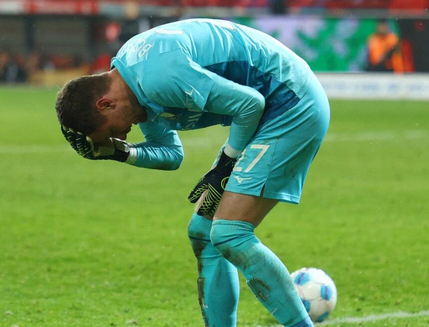 Torhüter von Feuerzeug getroffen: Fast-Spielabbruch bei Union Berlin gegen VfL Bochum