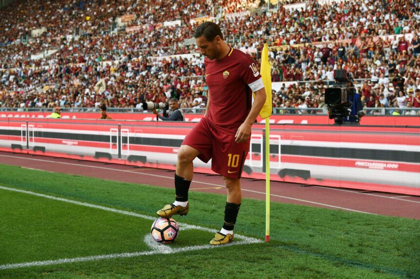 La Roma omaggia Totti: “32 anni fa, a quest’ora esordiva tra i professionisti. La nostra storia”