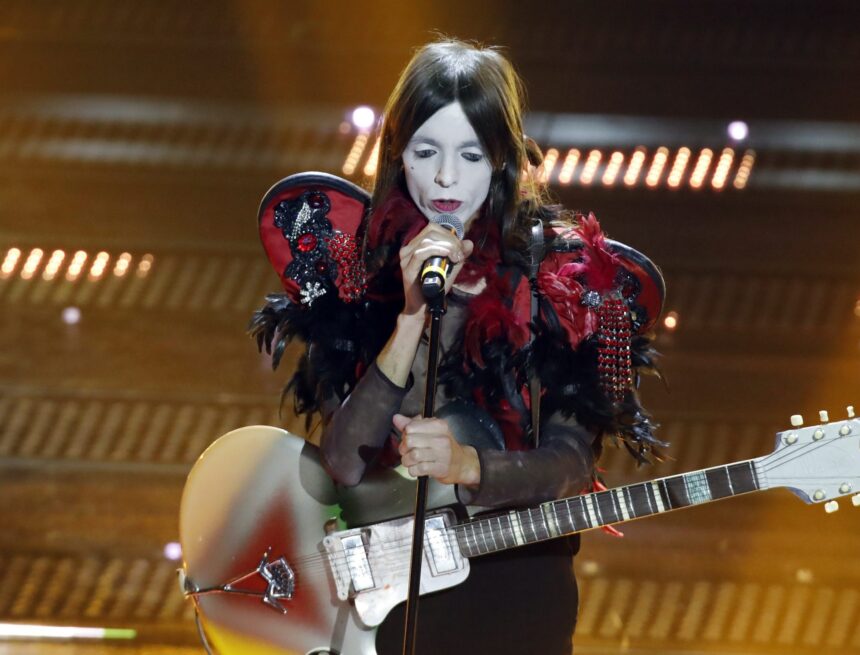 Classifica FIMI, Lucio Corsi guadagna la vetta degli album