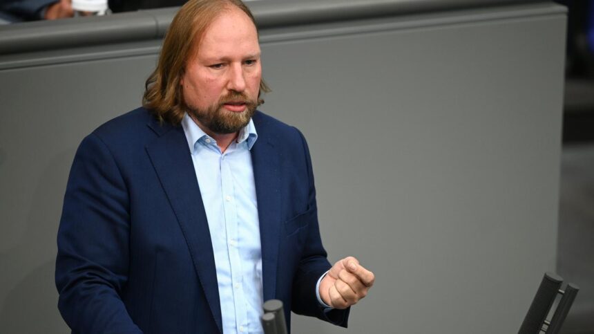 „Putin-freundliche Kräfte innerhalb der SPD“: Hofreiter entsetzt über Entlassung des Brandenburger Verfassungsschutzchefs