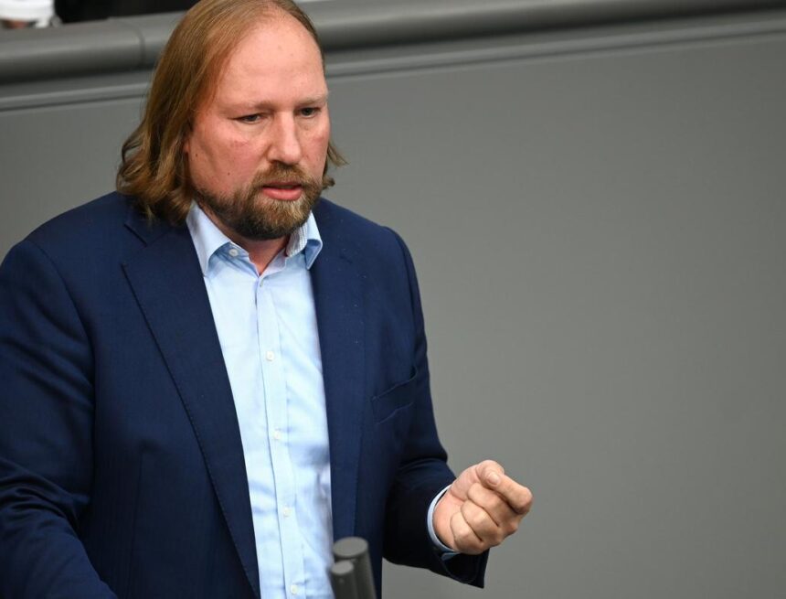 „Putin-freundliche Kräfte innerhalb der SPD“: Hofreiter entsetzt über Entlassung des Brandenburger Verfassungsschutzchefs