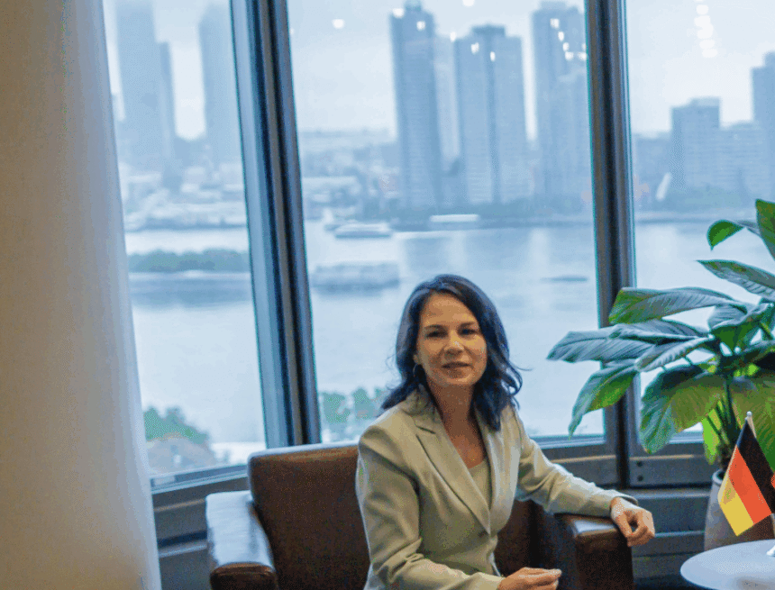 Ab jetzt sorgt sie in New York für Lachanfälle: Totalausfall Baerbock präsentiert sich erstmals der UN-Vollversammlung » Journalistenwatch Ab jetzt sorgt sie in New York für Lachanfälle: Totalausfall Baerbock präsentiert sich erstmals der UN-Vollversammlung » Journalistenwatch