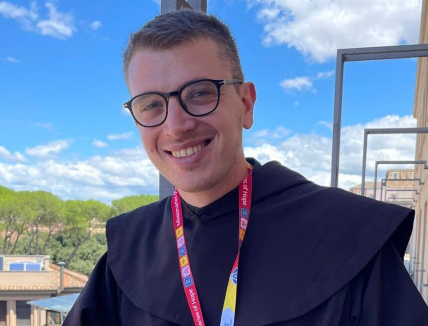 “Incendiare il mondo di amore”: la missione social di fra Andrea