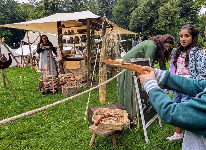 Seifenblasen, Schwertkämpfe und Abseilen Seifenblasen, Schwertkämpfe und Abseilen