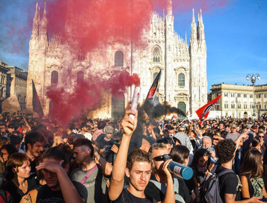Milano e il corteo-funerale del Leoncavallo: ma la credibilità era già sepolta Milano e il corteo-funerale del Leoncavallo: ma la credibilità era già sepolta