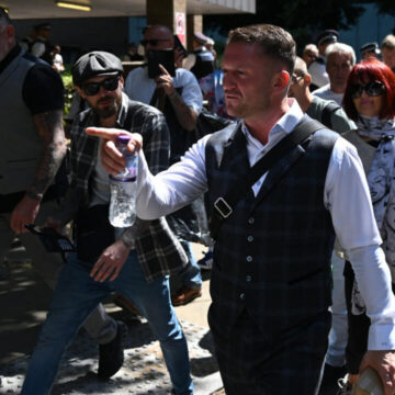 Tommy Robinson, le visage de l’extrême droite britannique qui attise la haine anti-musulmans