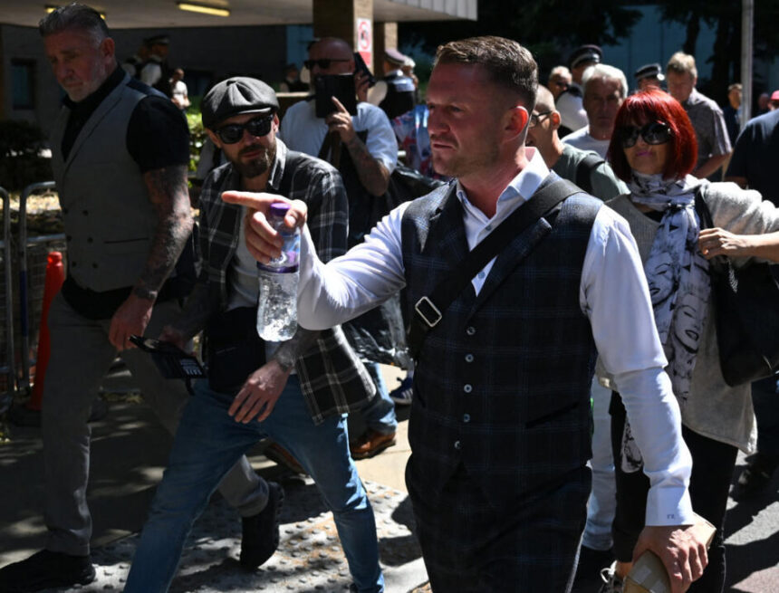 Tommy Robinson, le visage de l’extrême droite britannique qui attise la haine anti-musulmans