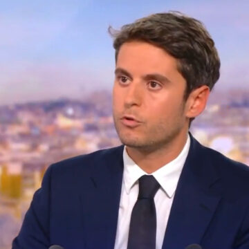 La gauche française amorce un dialogue inédit avec Attal : une alternance sans Mélenchon en vue ?