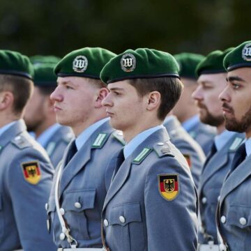 Bericht: Merz-Regierung will junge Deutsche notfalls per Losverfahren zu Wehrdienst verpflichten