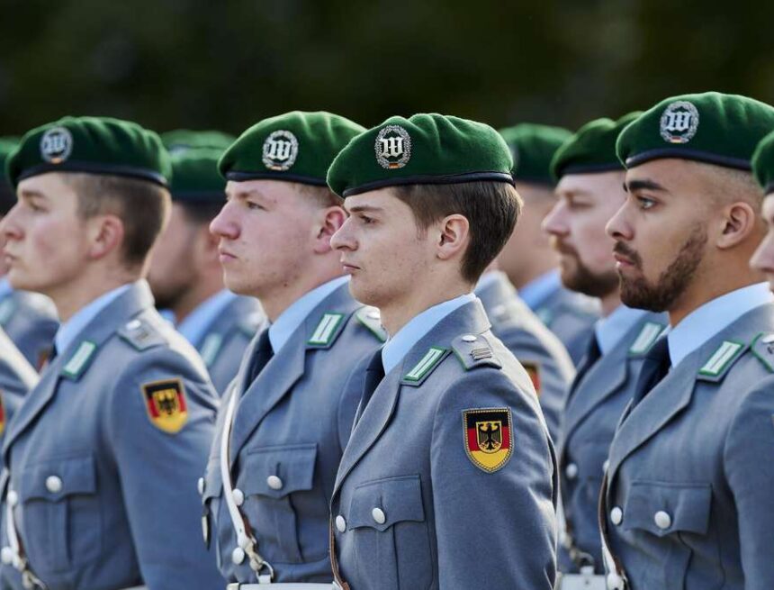 Bericht: Merz-Regierung will junge Deutsche notfalls per Losverfahren zu Wehrdienst verpflichten Bericht: Merz-Regierung will junge Deutsche notfalls per Losverfahren zu Wehrdienst verpflichten