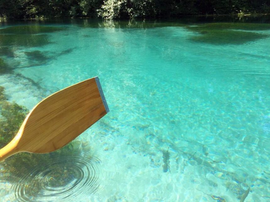 In Abruzzo c’è un fiume dove l’acqua è talmente pura che sembra finta: ho scoperto perché