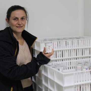 Près de Pont-l’Évêque, Éric et Émilie Martin lancent un nouveau yaourt fermier local : l’Exmelin Près de Pont-l’Évêque, Éric et Émilie Martin lancent un nouveau yaourt fermier local : l’Exmelin