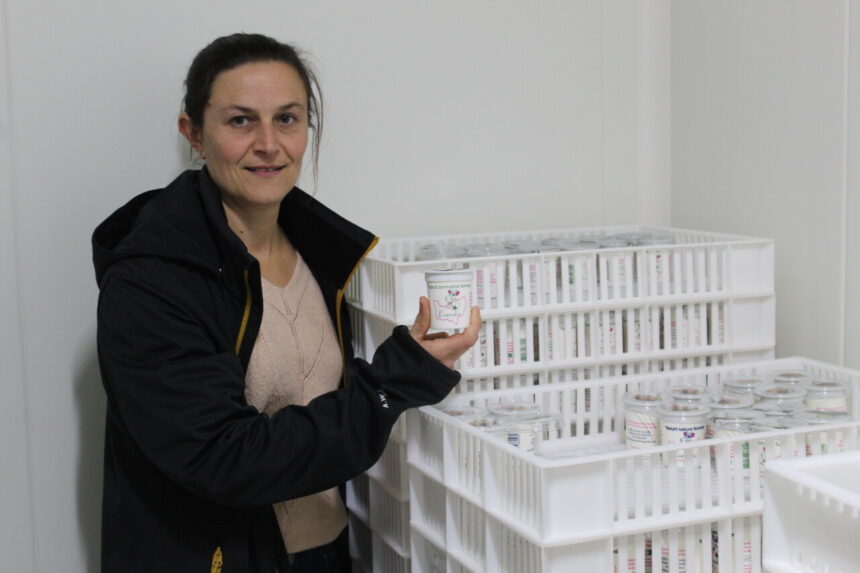 Près de Pont-l’Évêque, Éric et Émilie Martin lancent un nouveau yaourt fermier local : l’Exmelin