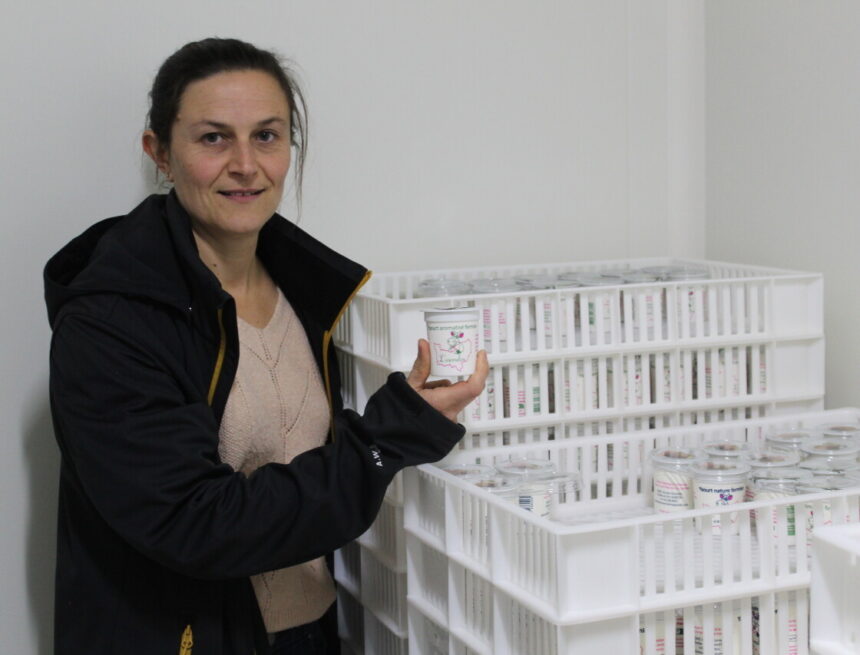 Près de Pont-l’Évêque, Éric et Émilie Martin lancent un nouveau yaourt fermier local : l’Exmelin