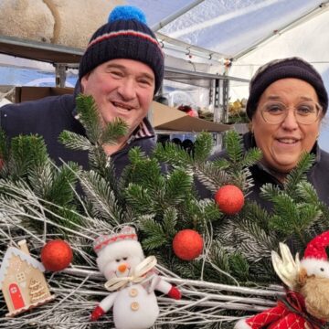 « Ça met du baume au cœur des vitrines décorées » : ces fleuristes d’Aumale partagent leur passion pour Noël
