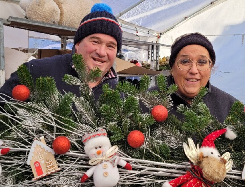 « Ça met du baume au cœur des vitrines décorées » : ces fleuristes d’Aumale partagent leur passion pour Noël