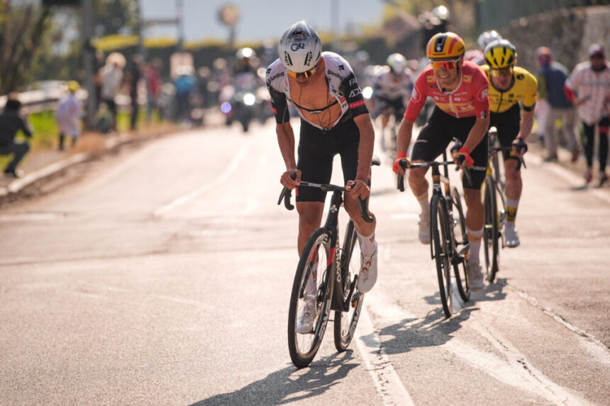 LIVE UAE Tour 2026, tappa di oggi in DIRETTA: Dillier e Rickaert in avanscoperta con 7′ sul gruppo