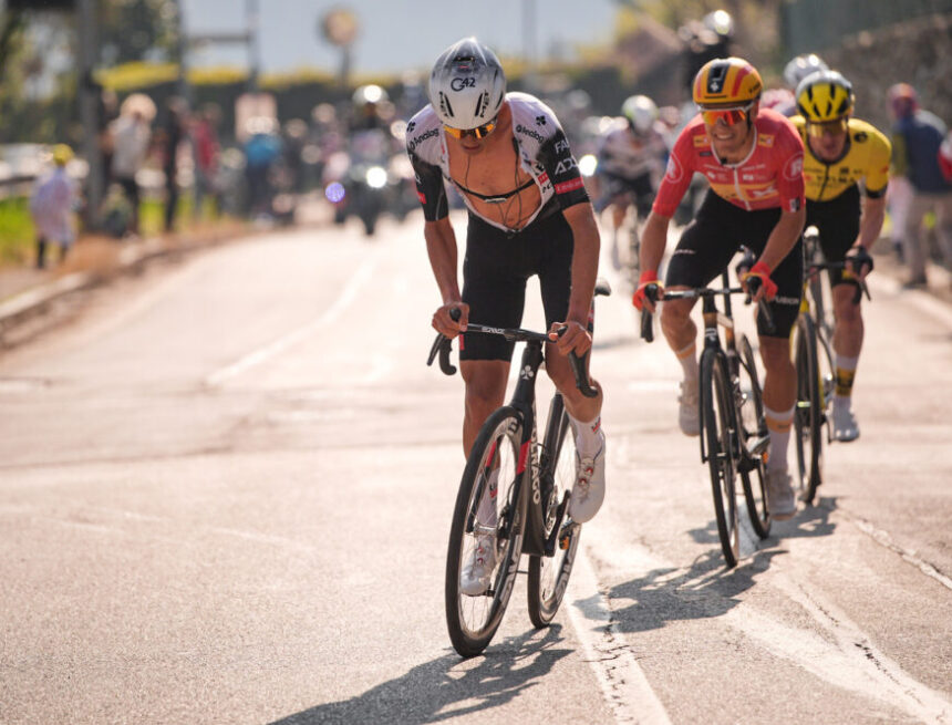 LIVE UAE Tour 2026, tappa di oggi in DIRETTA: Dillier e Rickaert in avanscoperta con 7′ sul gruppo LIVE UAE Tour 2026, tappa di oggi in DIRETTA: Dillier e Rickaert in avanscoperta con 7′ sul gruppo