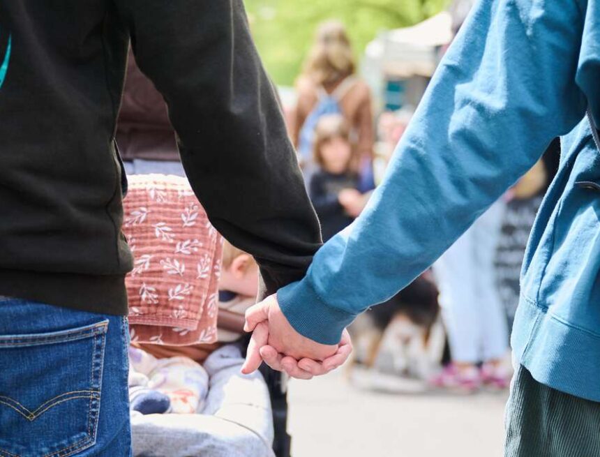 „Gelebte Frauenpolitik“: Merz-Ministerin verteidigt neue Mehrbelastung für Familien