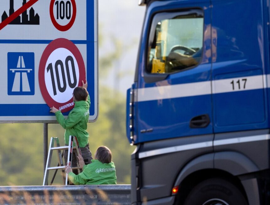Greenpeace fordert Tempolimit 100 auf Autobahnen in Deutschland