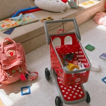 10 lavori di casa da far fare ai bambini e spacciarli per metodo Montessori