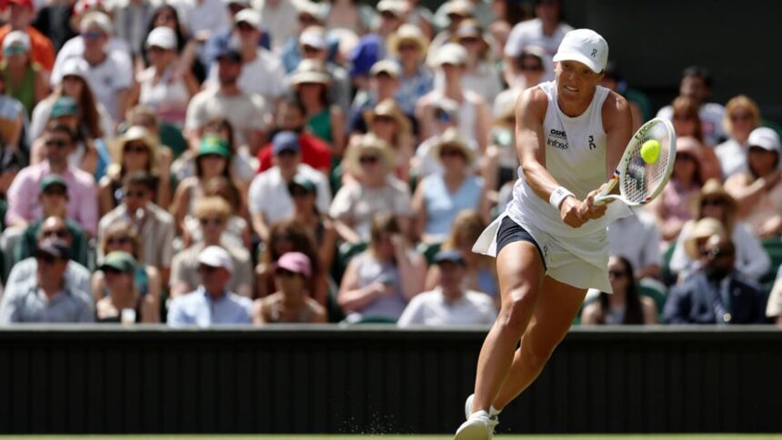 Superb Swiatek, Zverev cruise into Wimbledon last 32
