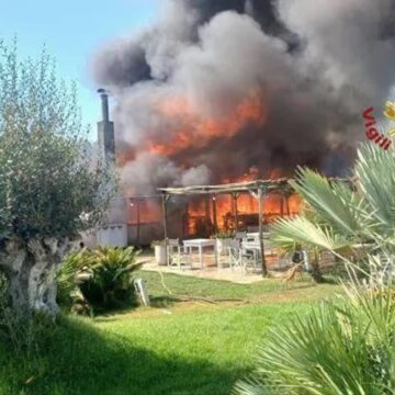 Maccarese, un incendio in cucina distrugge lo stabilimento La Rambla