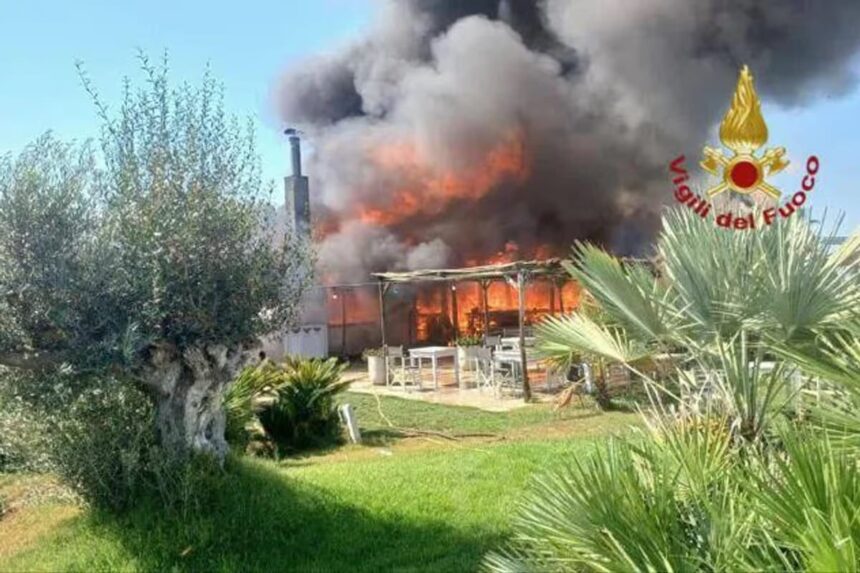 Maccarese, un incendio in cucina distrugge lo stabilimento La Rambla