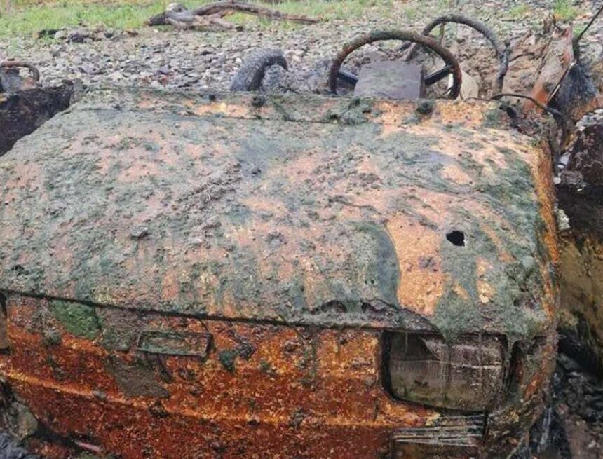 Niedrigwasser enthüllt Oldtimer aus den 70ern