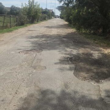 Addio alle buche, nelle strade del municipio X partono tre cantieri: “Aspettavamo da 30 anni”