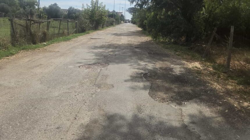 Addio alle buche, nelle strade del municipio X partono tre cantieri: “Aspettavamo da 30 anni”