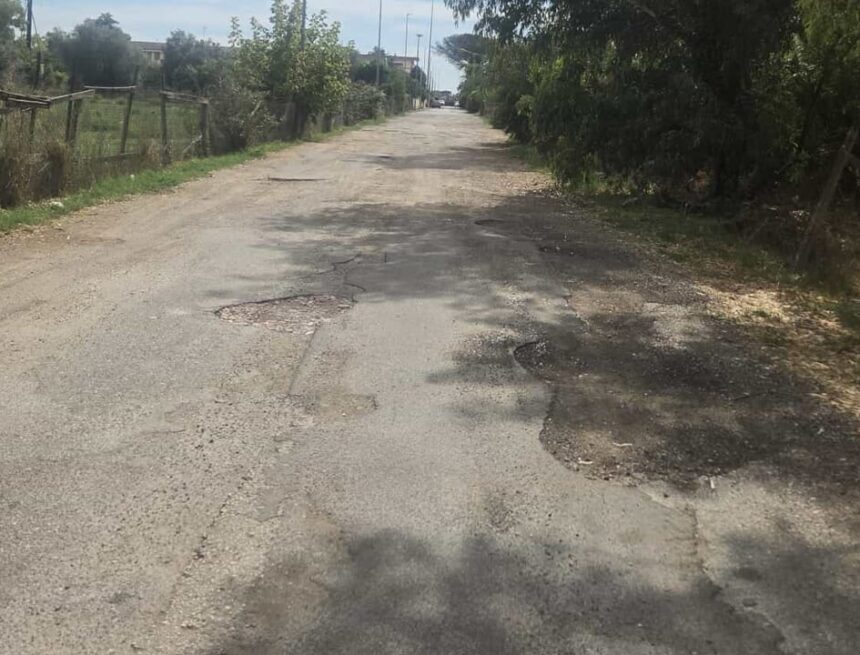 Addio alle buche, nelle strade del municipio X partono tre cantieri: “Aspettavamo da 30 anni”